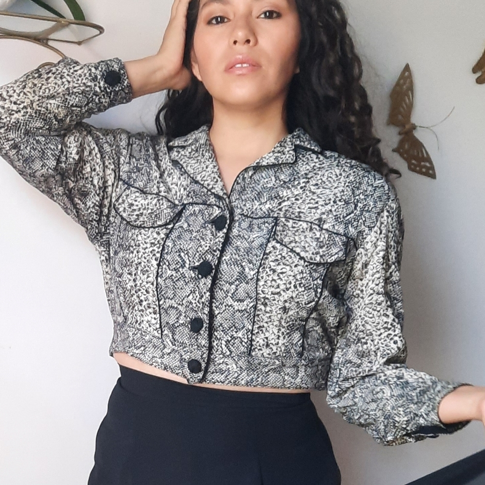 Vintage dorothy schoelen platinum snake print top